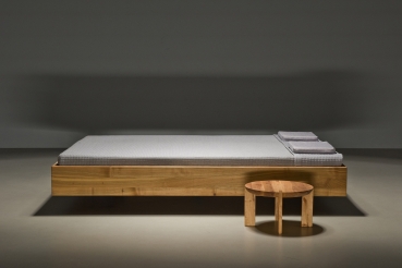 orig. POOL - jednoduchý moderní a nadčasový design postele s plovoucím efektem